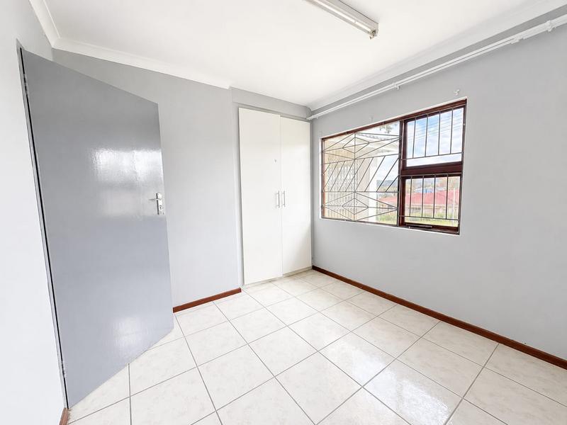 To Let 4 Bedroom Property for Rent in Northcrest Eastern Cape